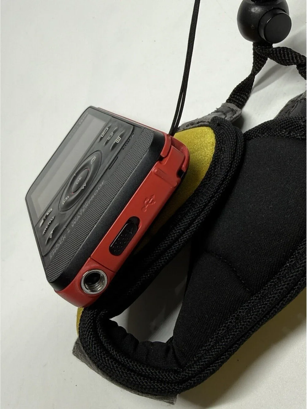 Samsung HMX-W300 Full HD 1080p Waterproof Shockproof Sports Camera 16GB Memory